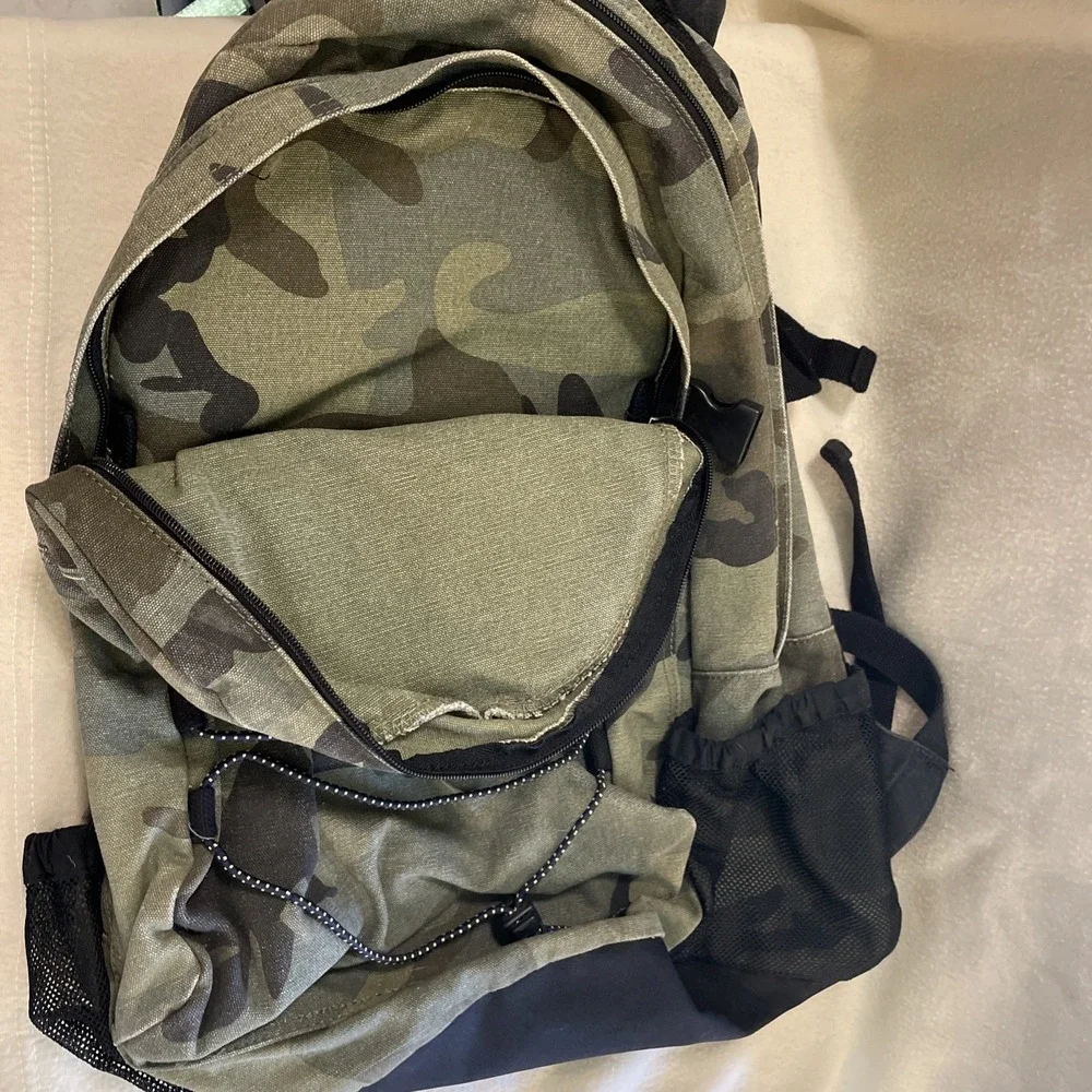 American Eagle Green Black  Camo Canvas Backpack Cinch Up back Multi Pockets